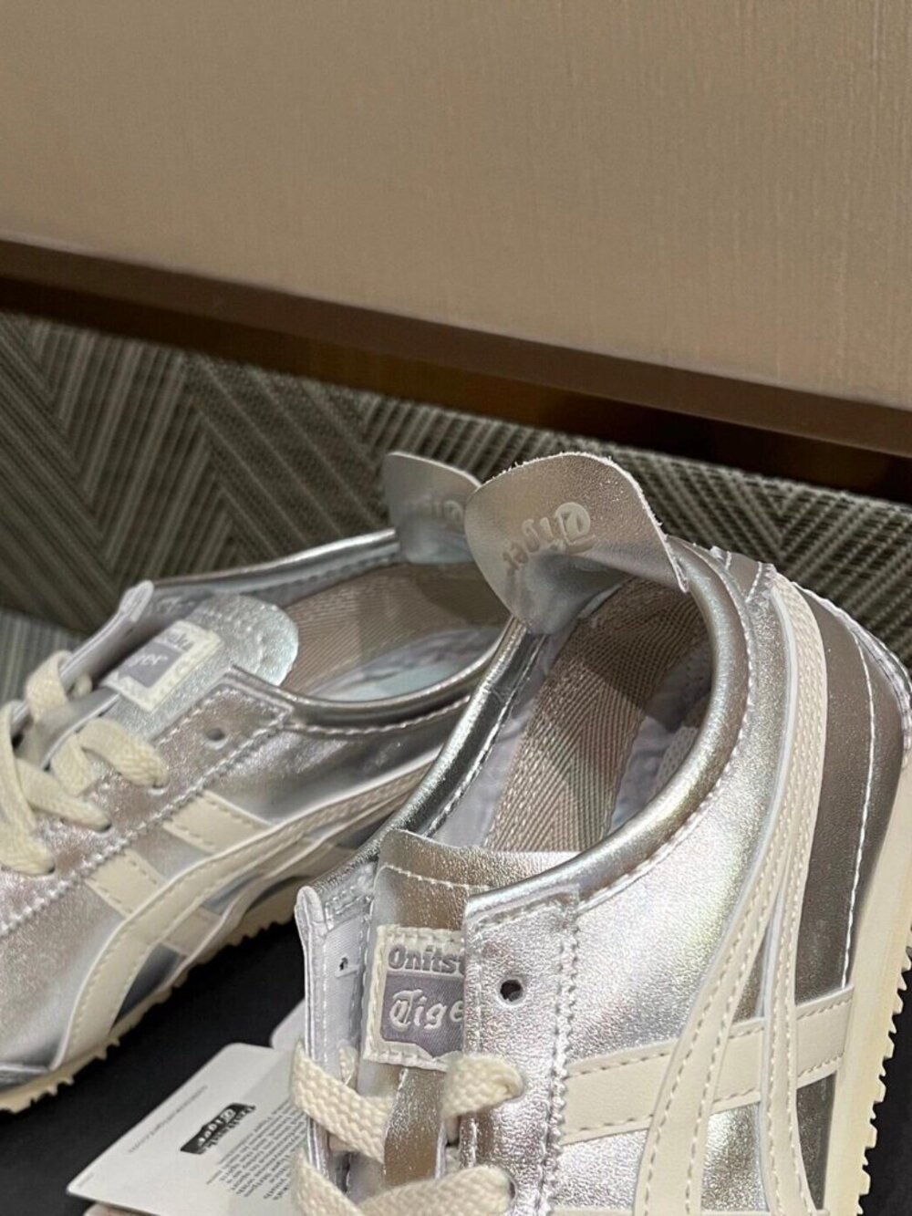 Women’s Onitsuka Tiger Mexico 66 Silver White Metallic Retro Sneakers - Picture 3 of 10